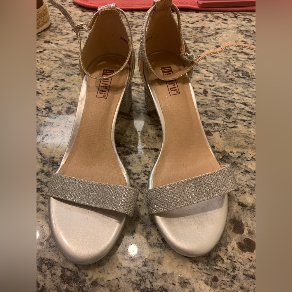 SILVER SPARKLY HEELS